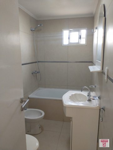 Depto 2 dorm, primer piso, 800000 ARS, Garibaldi al 1300