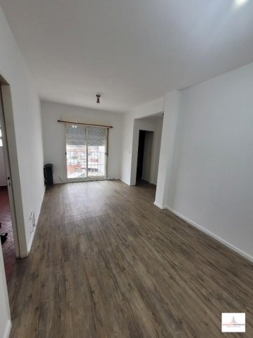 Dpto 2 dorm, 55m² con cochera — Yrigoyen