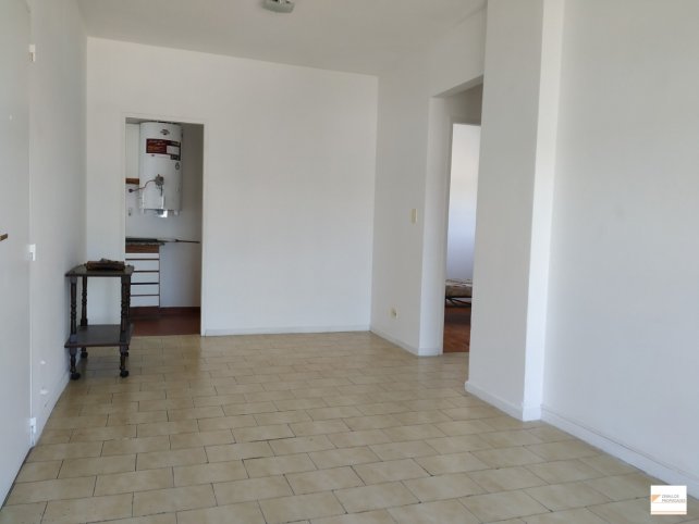 Depto 2 dorm, 45m² en 4° piso — Yrigoyen