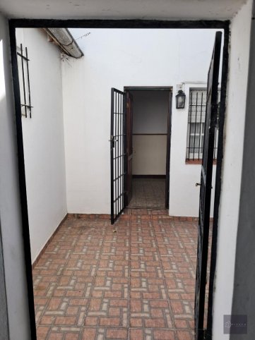Dpto 2 dorm, 50m² interno con patio — Roca al 700