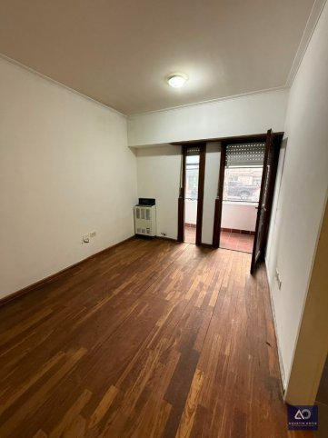 Depto 1 dorm, 50m² en planta baja con cochera — España 771