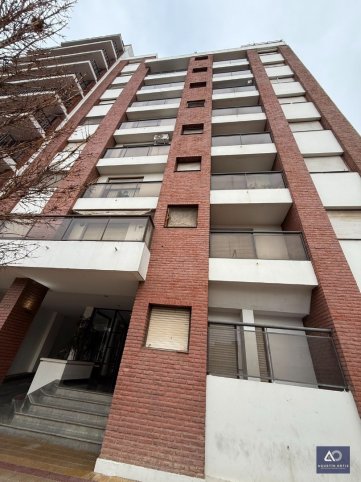 Depto 1 dorm, 50m² en planta baja con cochera — España 771