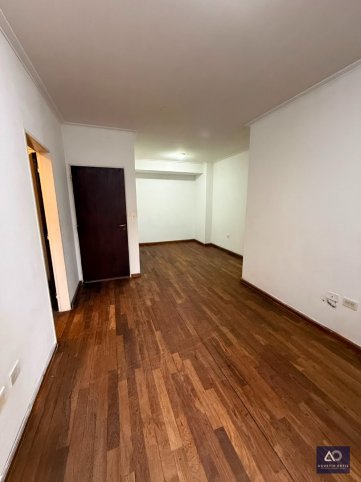 Depto 1 dorm, 50m² en planta baja con cochera — España 771