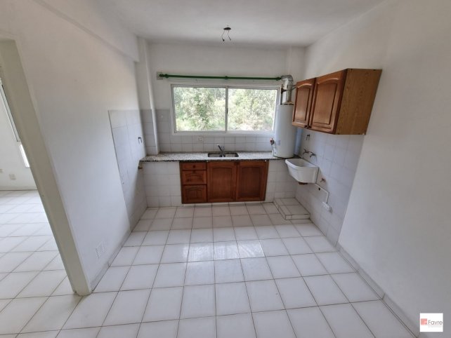 Depto 2 dorm, 60m² en 2° piso con cochera — FUGL 1357
