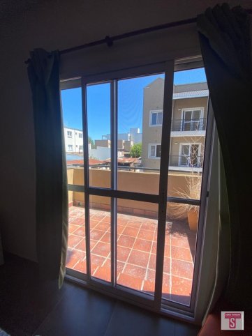 Depto 1 dorm, 1 baño, amoblado, primer piso — Garibaldi al 300
