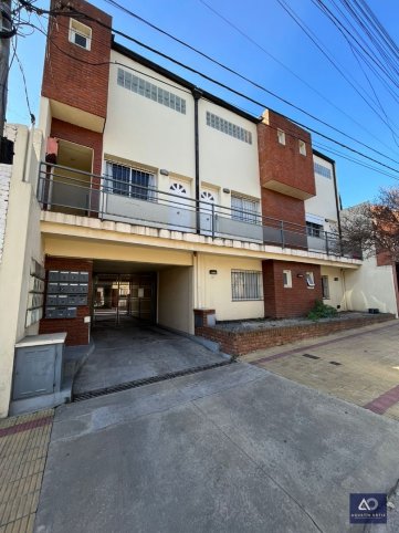 Depto 1 dorm, 45m² amoblado en semicentro — Alberdi