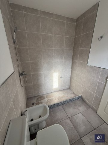 Depto duplex 1 dorm, 45m² con 2 baños y garage — Montiel 761