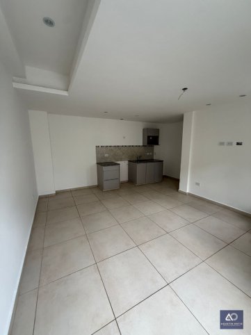 Depto duplex 1 dorm, 45m² con 2 baños y garage — Montiel 761