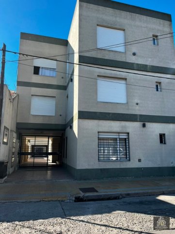 Depto 1 dorm, 45m² en primer piso — 14 de Julio