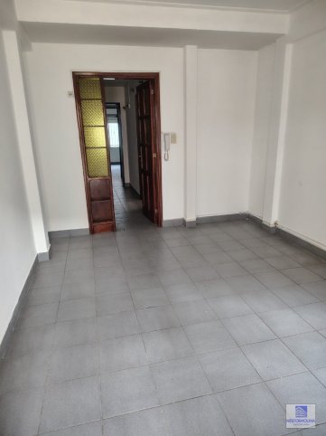 Depto 1 dorm, 34m² en planta baja con cochera — Sarmiento