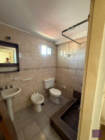 Depto 1 dorm con 2 baños — Ituzaingo 671