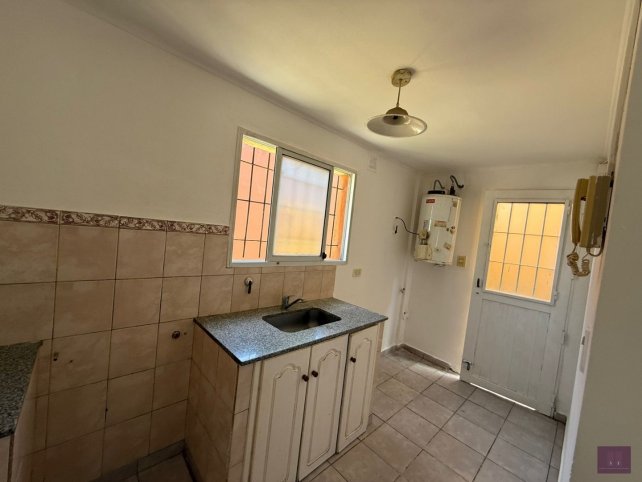 Depto 1 dorm con 2 baños — Ituzaingo 671
