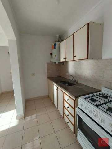 Depto 1 dorm, 50m² en segundo piso — Montiel 481
