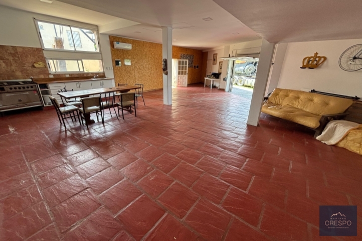 2 CASAS AL PRECIO DE 1! zona Av. Del Valle y Alem