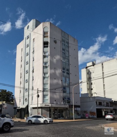 Depto monoambiente 26m² al frente en edificio céntrico