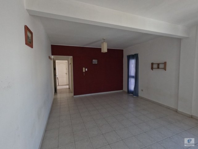 Depto monoambiente 26m² al frente en edificio céntrico