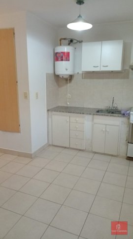 Depto monoambiente 38m² en alquiler — Mitre 1117