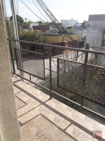 Depto 1 dorm, 45m² en 2do piso con cochera — San Lorenzo