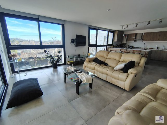 Departamento 2 dormitorios de categoría 100m² — Av. Brasil esq Fulton