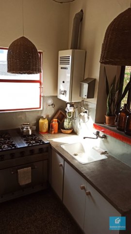 Casa interna 2 dorm, 104m² en San Lorenzo — gran potencial de ampliación