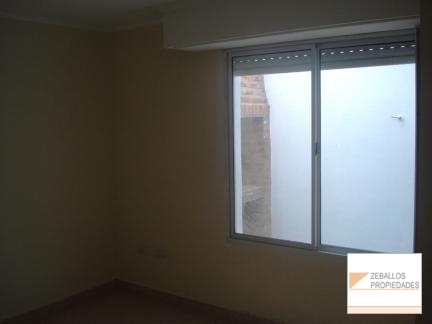 Depto en planta baja, 45m², 1 dorm, 1 baño, cochera, muy luminoso