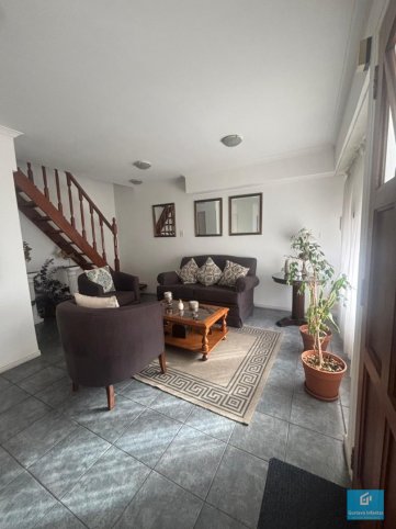 Depto 2 dorm, 2 baños, entrada de auto compartida — 14 de Julio 840