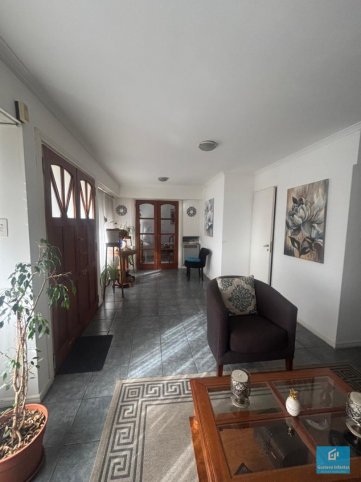 Depto 2 dorm, 2 baños, entrada de auto compartida — 14 de Julio 840