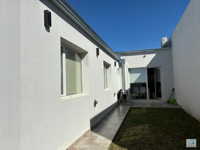 Casa en venta en PH | 2 dormitorios, patio y entrada para auto