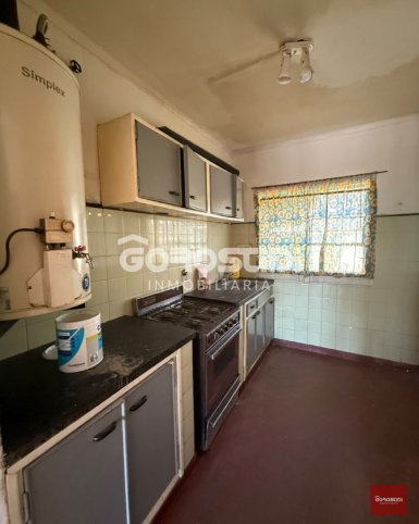 Casa en venta Chienno esq Misiones, 2 dorm, 1 baño, entrada de auto