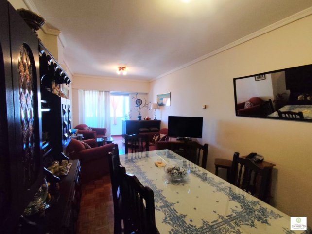 Depto 3 amb, 76m² en segundo piso con cochera — Centro