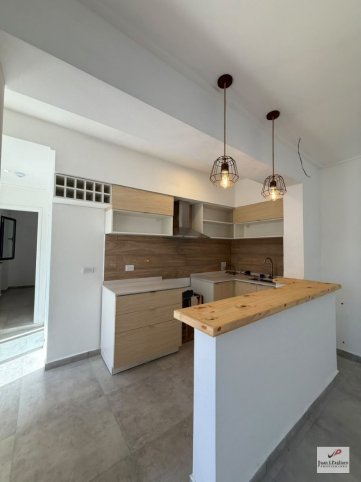 Casa céntrica en venta con 3 dormitorios y jardín