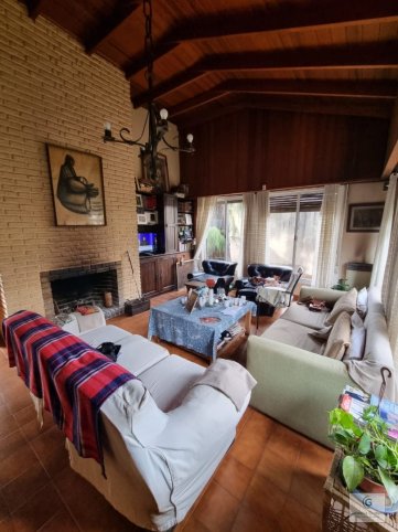 Casa en Venta Chile 464, 191m², 4 dormitorios, 2 baños, con parque y piscina