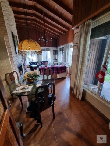 Casa en Venta Chile 464, 191m², 4 dormitorios, 2 baños, con parque y piscina