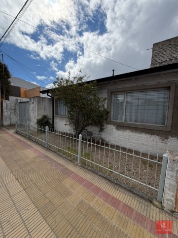 Casa en Venta Moreno 1.213, 98m², 2 dorm, 1 baño, garage para 2 autos