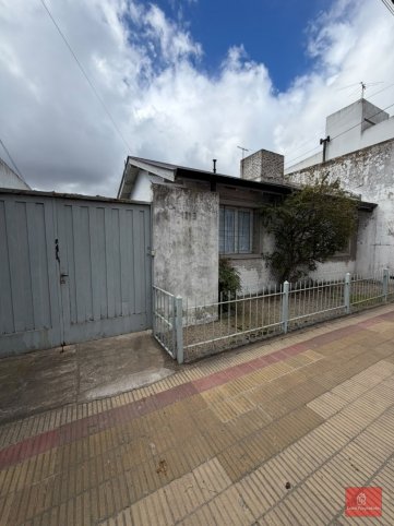 Casa en Venta Moreno 1.213, 98m², 2 dorm, 1 baño, garage para 2 autos