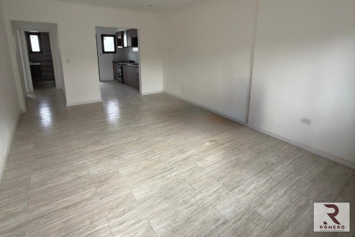 Casa en Garibaldi 1513, 100m², 2 dorm, 2 baños, garage para 2 autos