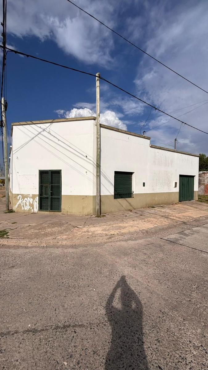 Casa + Local — Maritorena y Sáenz Peña, 270m²
