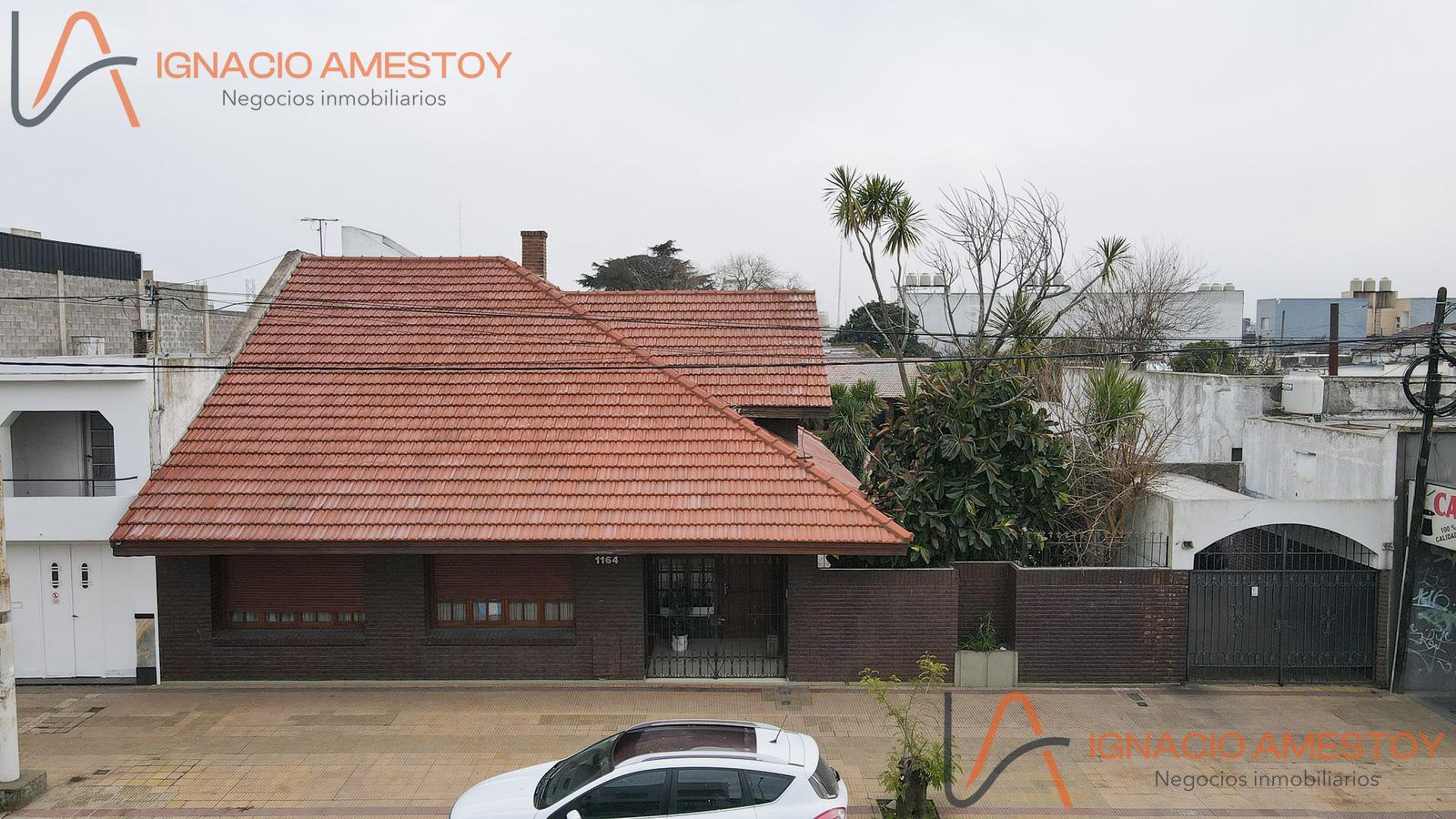 Casa en Venta en Tandil, 5 amb, 380m² con cochera — Av. Marconi