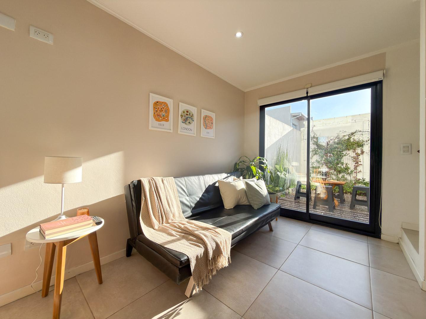 Depto dúplex 2 amb, 89m² con patio y cochera — Villa Italia