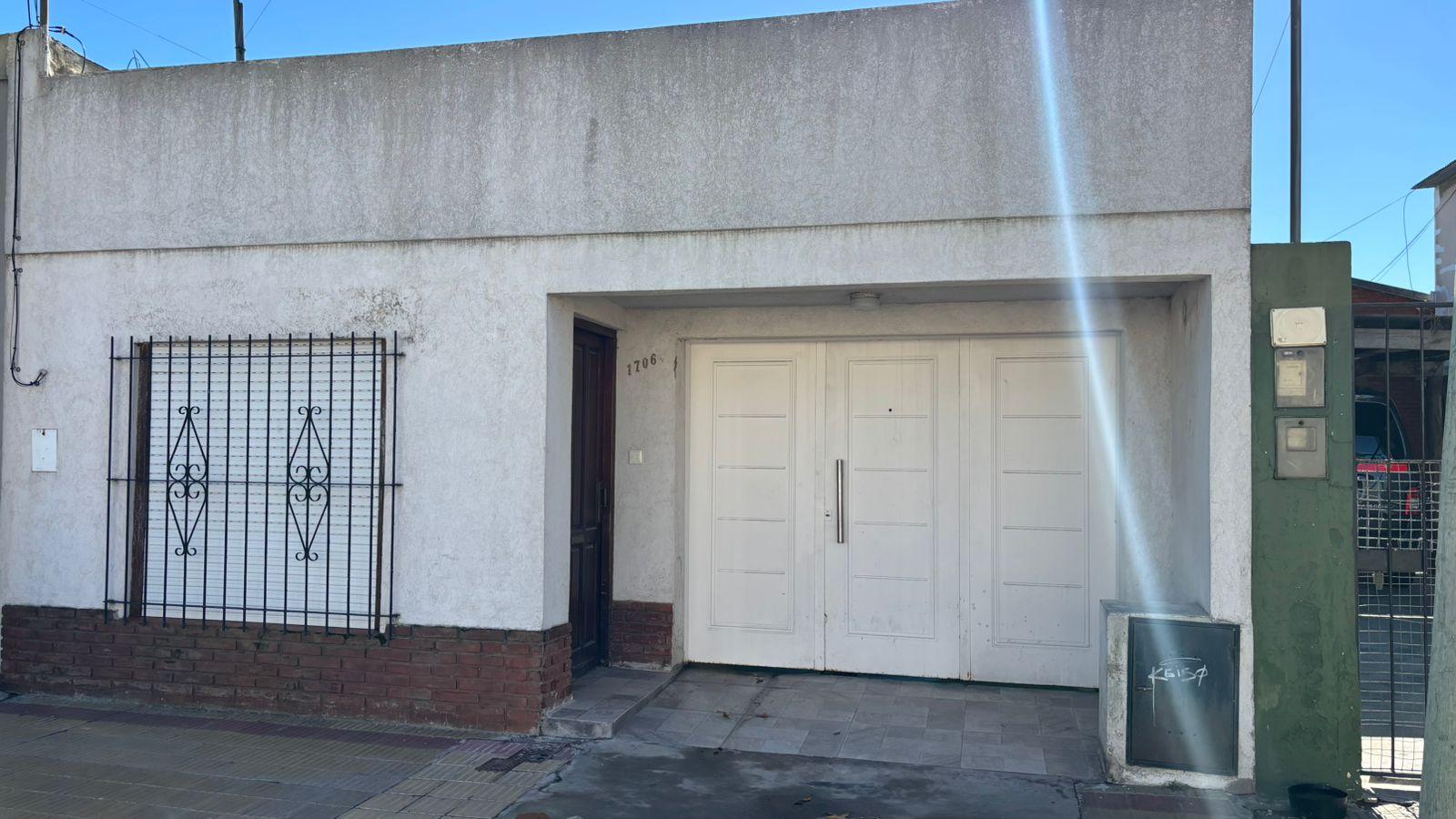 PH independiente en excelente ubicación, 2 dorm, 76.59m² — Uriburu y Saavedra