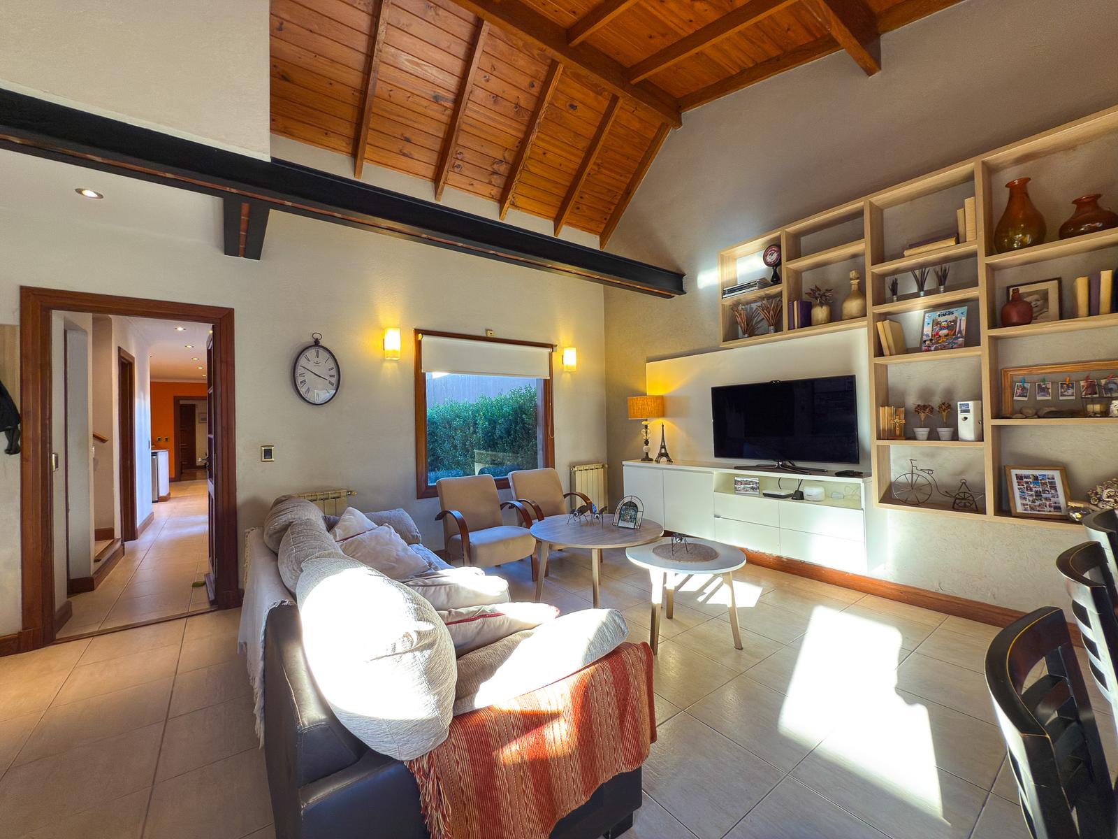 Casa en Venta 8 amb, 4 dorm, 310m²  — Avenida Santamarina