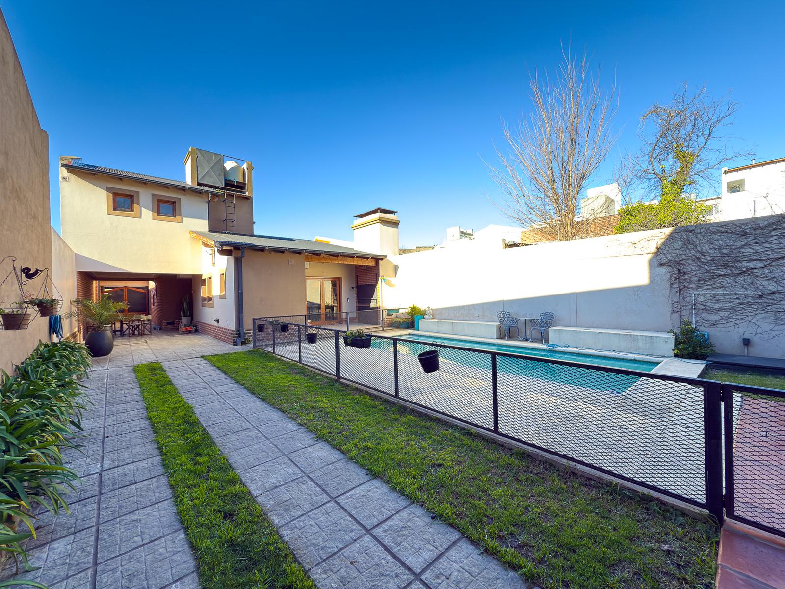 Casa en Venta 8 amb, 4 dorm, 310m²  — Avenida Santamarina