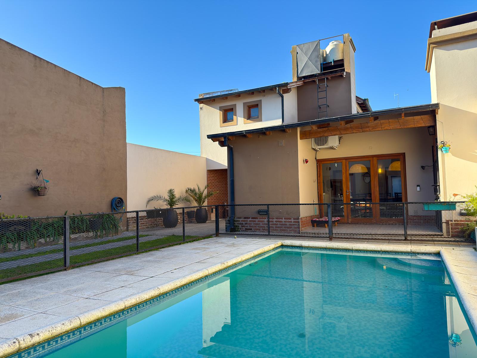 Casa en Venta 8 amb, 4 dorm, 310m²  — Avenida Santamarina