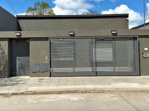 Casa en Venta  semicentro — Machado al 700