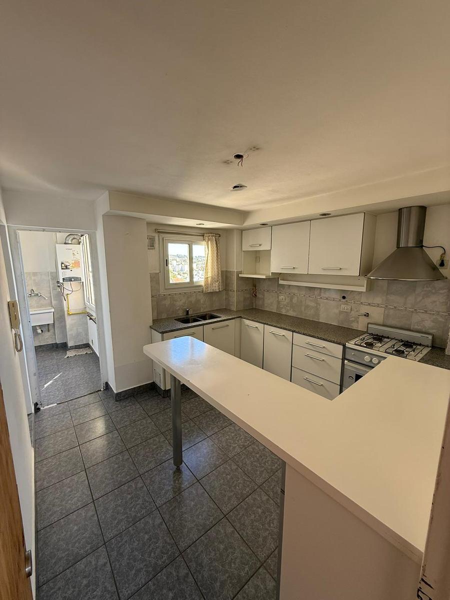 Depto 3 amb, 75m² en pleno centro — San Martín e Yrigoyen